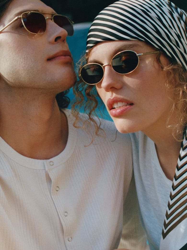 Sunnies Couple Banner (Mobile)