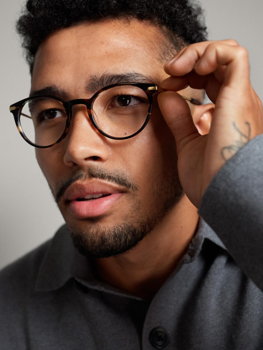 Man wearing opticals