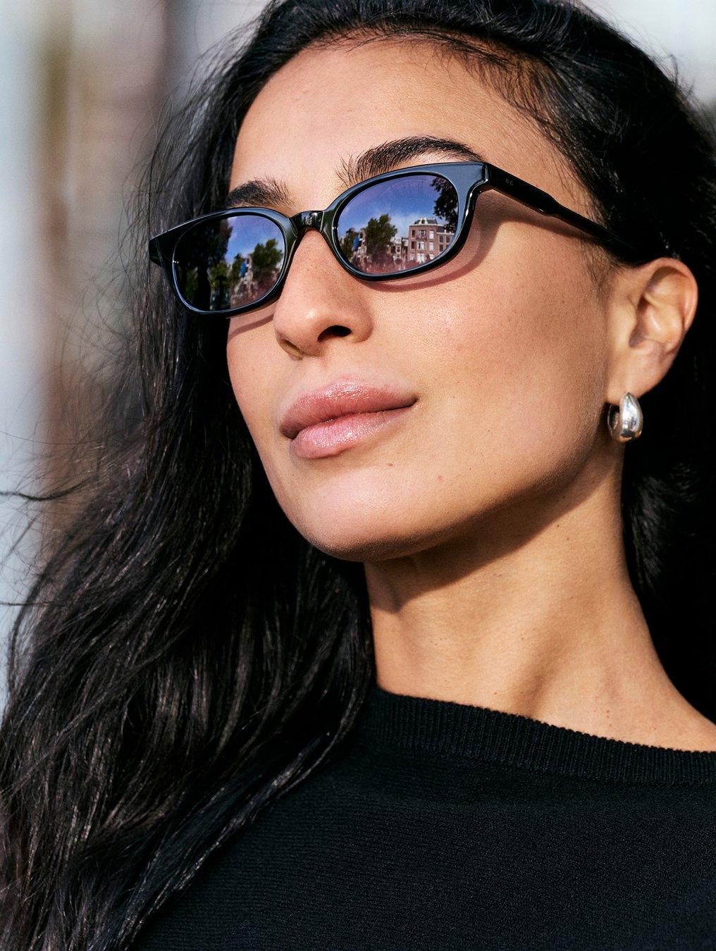 woman with sunglasses