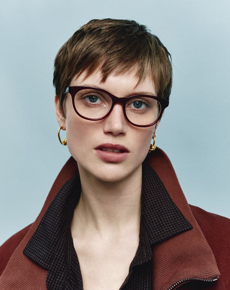 Model wearing Nessie Cherry glasses