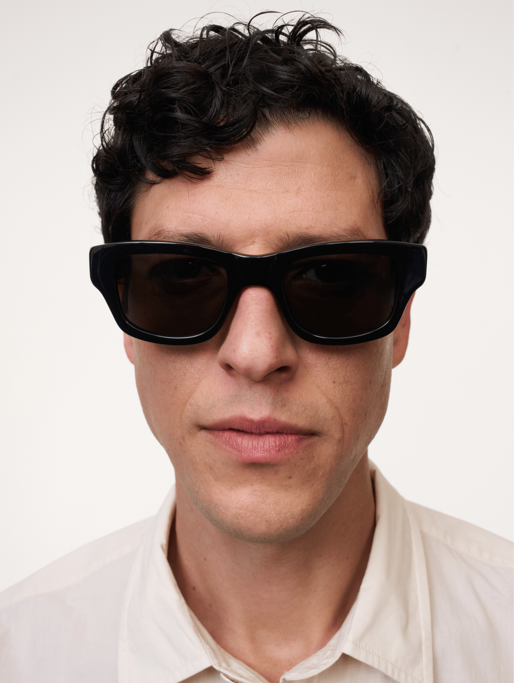 Model wearing leonard sunglasses in black